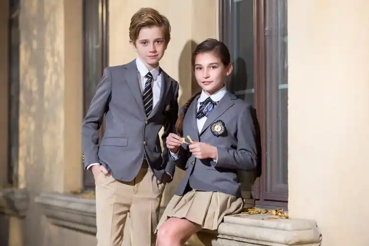 专注正装校服设计和生产30年,产品远销至英国,美国,法国,意大利,瑞士