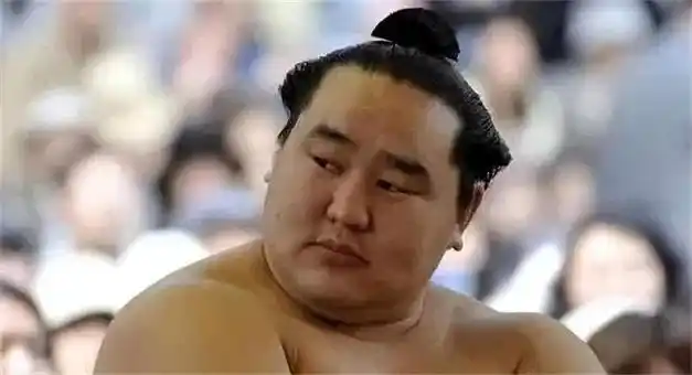 日本美女抢着嫁大胖子相扑手图什么除了钱有个小秘密