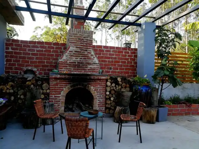 室外壁炉,在寒冷的冬天里生一把火,三五个知己可以边喝小酒,边聊人生!