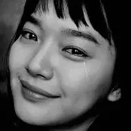 女生流泪伤感头像黑白系女生头像哭泣难过眼泪