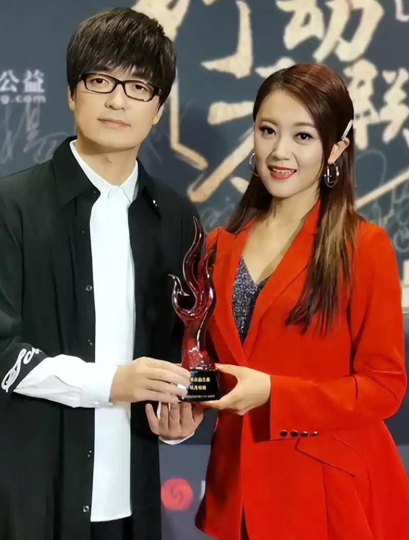 王小玮现任老公是谁?揭秘明星们的神秘另一半!