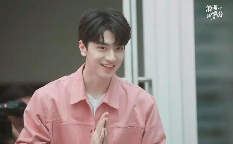 林一治愈系笑容笑起来甜甜的男孩子,早安_高清图集_新浪网