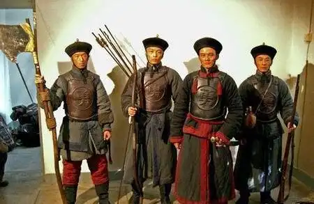 冲锋陷阵,而京师的防卫则是由八旗兵丁负责,换句话说,八旗兵是御林军