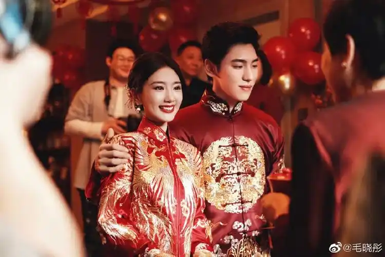 组图:毛晓彤王子异《心想事成》剧照曝光 穿中式婚服喜庆甜蜜