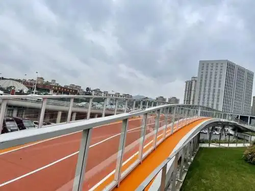 美上天了现场实拍黄龙体育中心空中跑道600米已经完工我们替你去走了