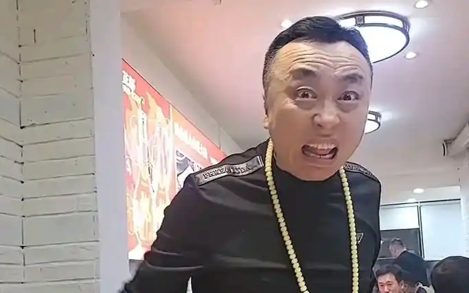 黑手哥与朋友家人们吃火锅