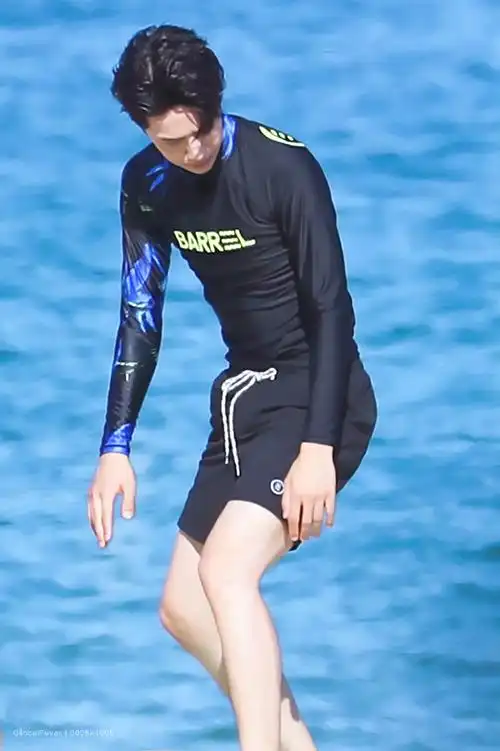 王一博夏日冲浪店录制图源见水印