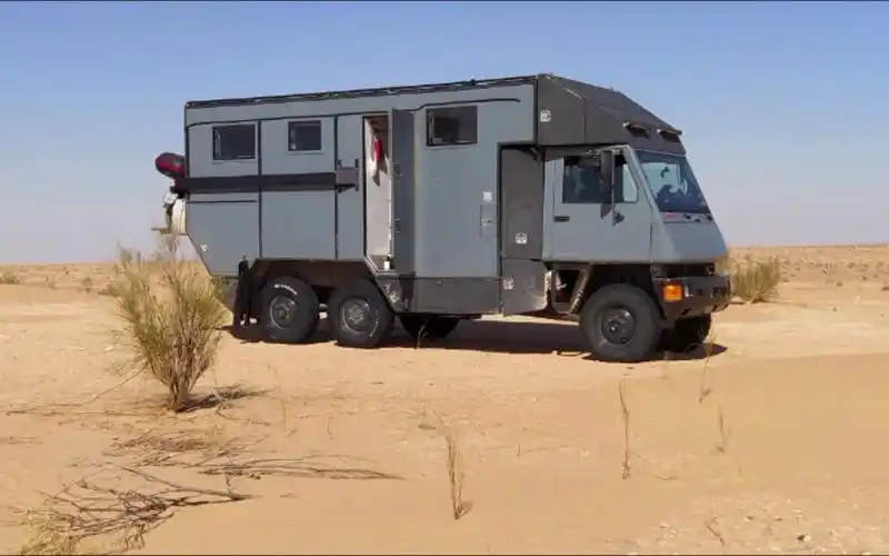 瑞士轻型军用底盘mowag duro 6x6越野房车驰骋突尼斯沙漠