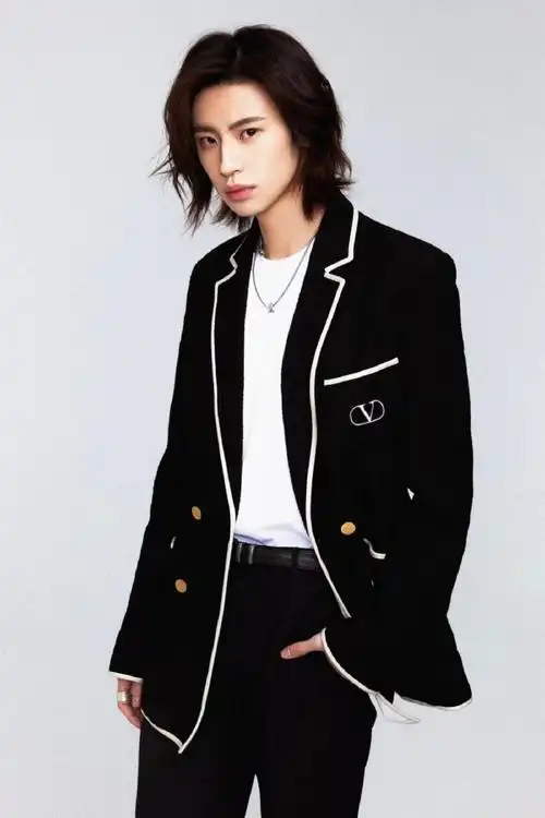 小鬼制服造型梦回偶练##小鬼王琳凯出道五周年大片