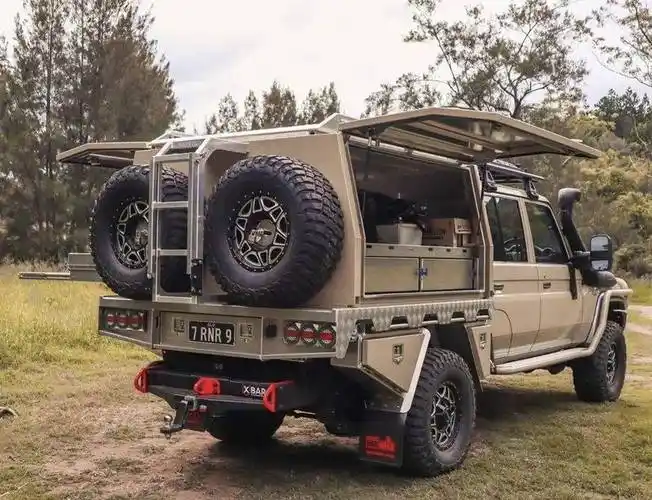 这辆改装过的丰田lc79,千万越野人的终极梦想吧?_搜狐汽车_搜狐网