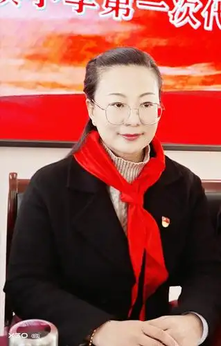 红旗小学校长李琳同志致辞