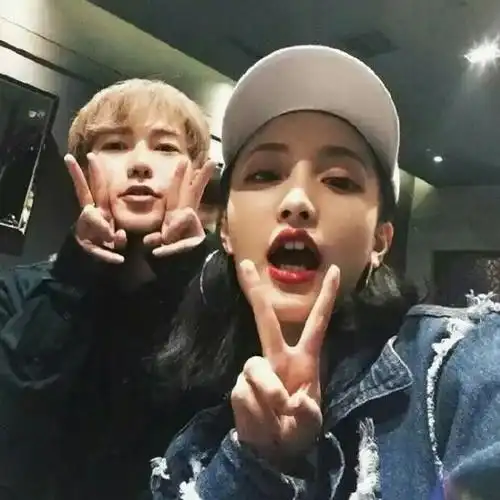 最帅剪刀手_好看的情侣头像图片_扣扣居