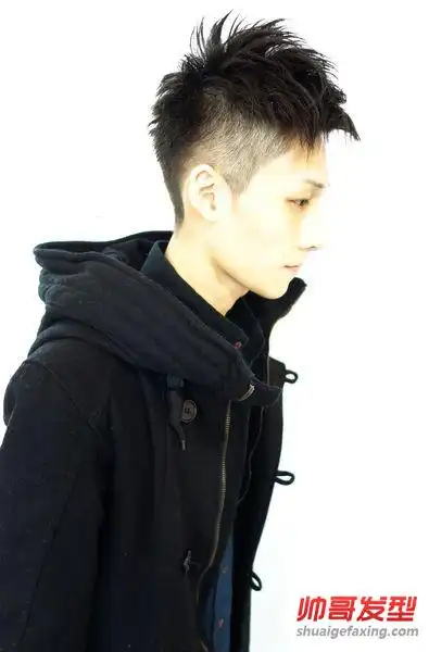 七款不同风格的两侧推平的发型(3)-两边剃光发型-帅哥发型网