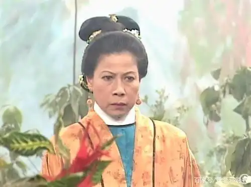 裘千尺的武功虽是二哥所授,但因为裘千仞平时比较忙,兄妹二人很少见面