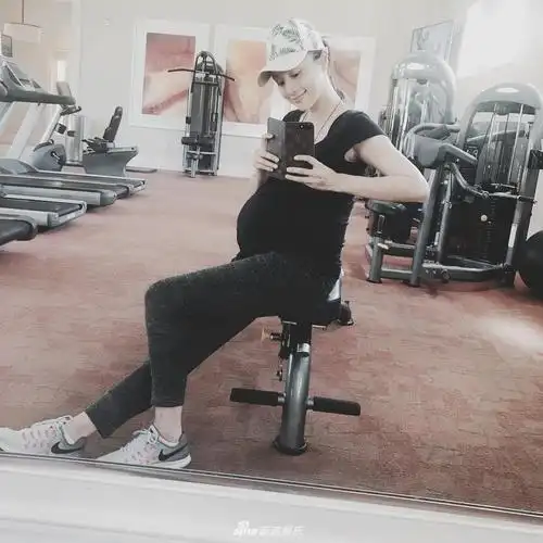 章龄之挺巨肚获赞"章大胆"