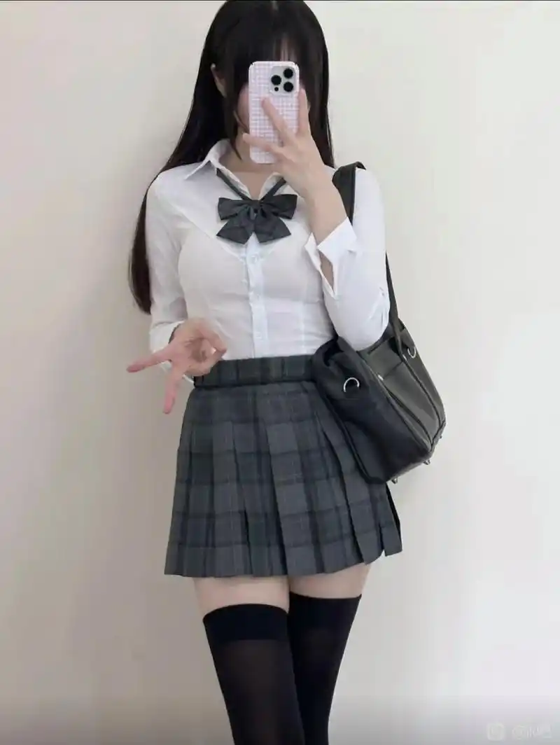 jk 裙子搭配黑色过膝袜简直是绝配,纯欲感满满的99#jk制服