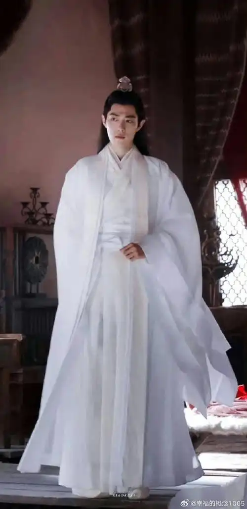 肖战超话#肖战时影#xz#肖战玉骨遥#    衣袂飘然,眉骨俊郎,六海八荒