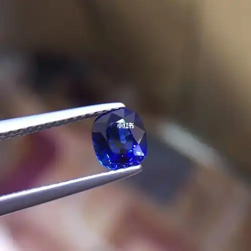 无烧皇家蓝方枕形蓝宝石