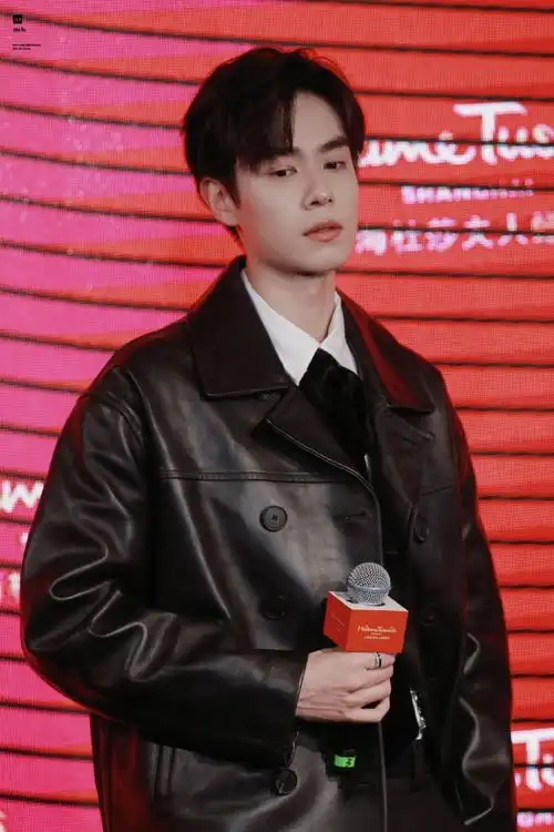 #胡一天入驻上海杜莎##胡一天杜莎蜡像#