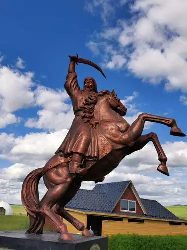 成吉思汗雕塑蒙古人心目中的神与英雄