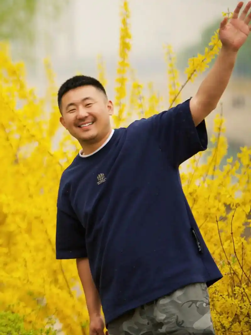 寄给你一张我春天的卡片请收下哦04.#80后大叔 #治愈系笑 - 抖音