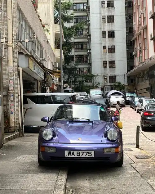 香港街拍:保时捷964 911 敞篷车在香港清华街的街道旁