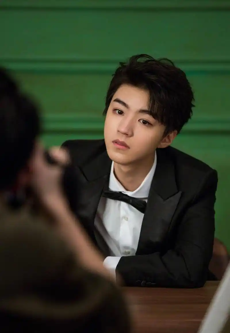 王俊凯新闻200705露出额头的王俊凯是坠吊的颜值在hold得住一切发型