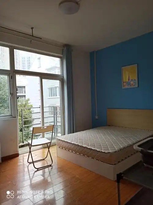 汉阳地铁口,20平大单间出租.700