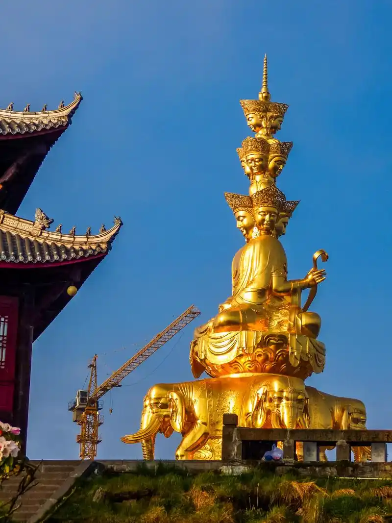 峨眉山金顶风光旖旎,超仙气的日出美景,你想去看吗