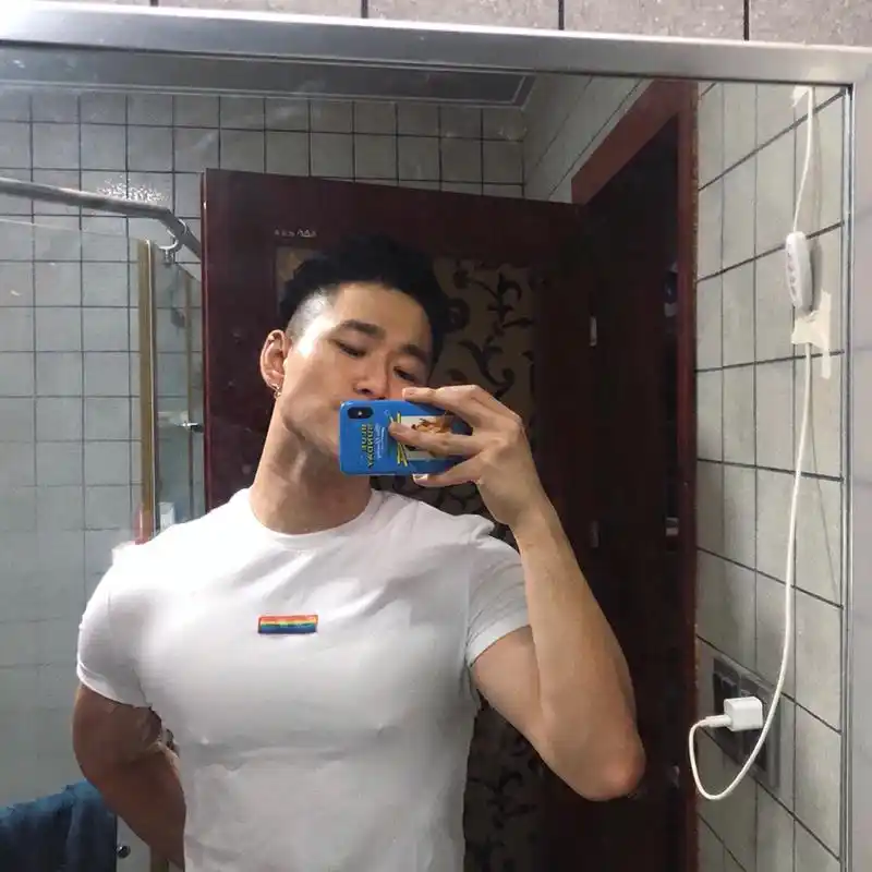 「自拍」love rainbow tee