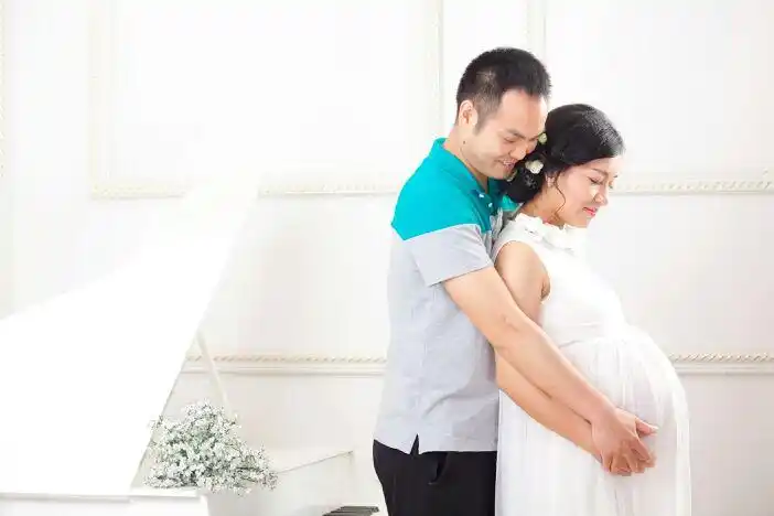 双胞胎的超大肚肚孕照