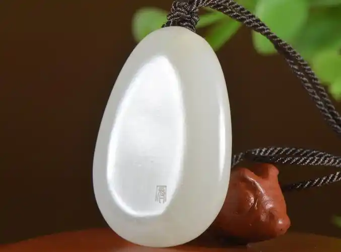 国家级玉雕大师【陈冠军】作品和田籽玉羊脂白玉申猴谋智挂件14克