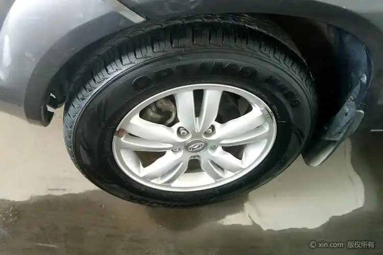 现代途胜左前轮胎