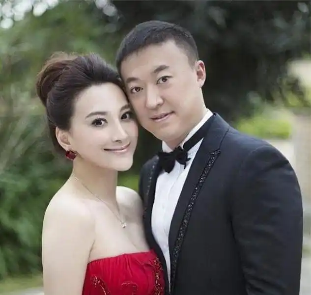 马琳深夜在自己的社交平台上写下一段和二婚妻子的婚后感言,内容浪漫