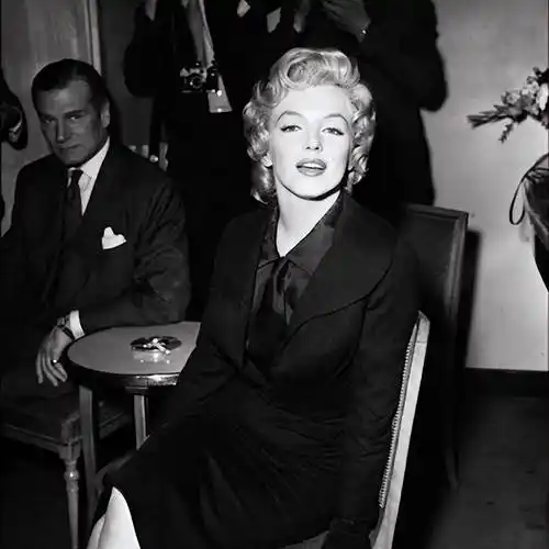 1962年,美国记者偷拍玛丽莲·梦露和总统肯尼迪秘密约会始末 .