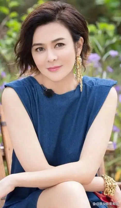 关之琳,原名关家慧,1962年9月24日出生于中国香港,籍贯辽宁沈阳,毕业