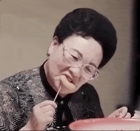 "表情管理方面走得是可爱谐星路线,嘴上说着"想通过这个节目减掉几斤"