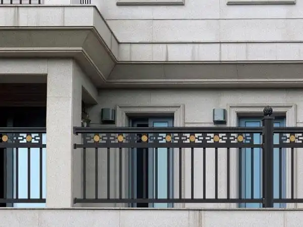 河源阳台护栏,河源护栏围栏定制,河源铝艺别墅庭院大门_佛山蓝舰铁艺