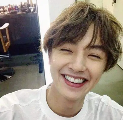 花泽类官鸿,一个被发型影响颜值的男神,真是换发如整容啊