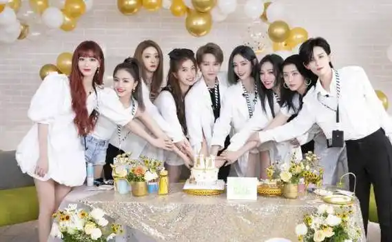 the9集体换新头像,全员比出同一手势,各有各的风格,团魂炸裂_感觉