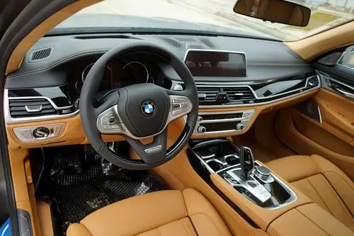 宝马740lixdrive五座版磨砂深棕干邑现车优惠279万元