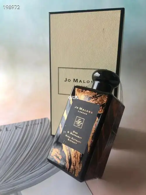 新款祖马龙香水黑瓶限量版100ml!味道:乌木佛手柑,晚香玉与天使草.