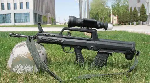 目前国内特种部队使用95改型突击步枪