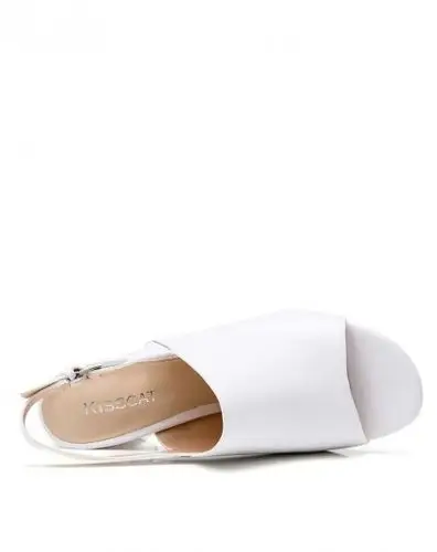 女款流行圆头牛皮中跟凉鞋白色