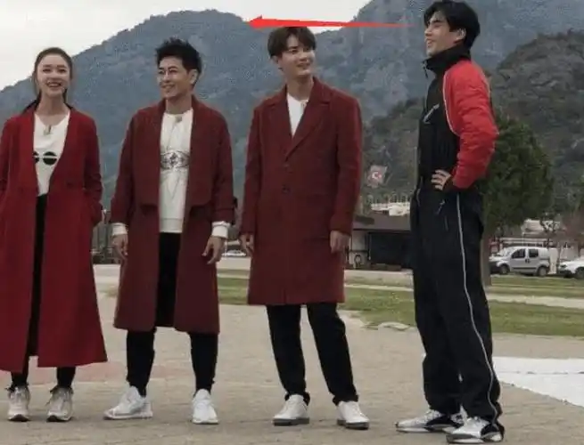 胡一天因熊梓淇身高被质疑,你绝对不知道的秘密_网易订阅