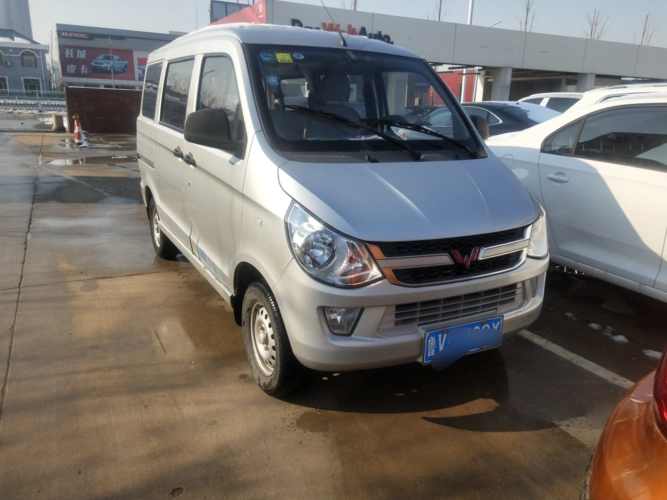 五菱之光s新车报价(五菱之光s新车报价2020款)