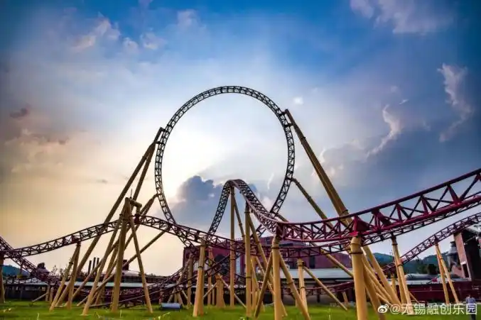 最害怕的事发生了!过山车突然故障,20名游客倒挂空中超1小时_媒体_澎