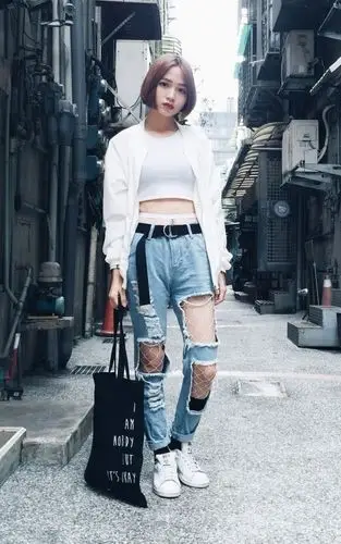 小背心 外套 破洞牛仔裤 渔网袜 小背心 购物袋