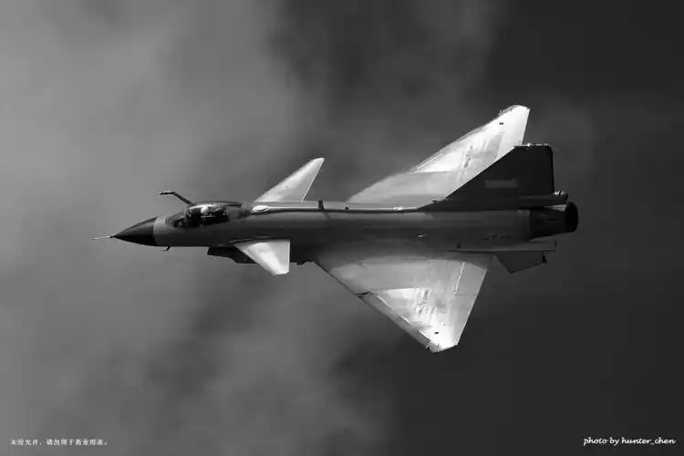 想弄几张高清军事图片