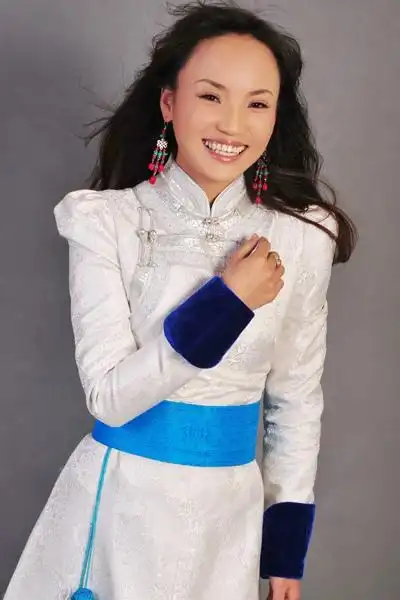 蒙古族长调歌手乌英嘎,首位长调硕士研究生